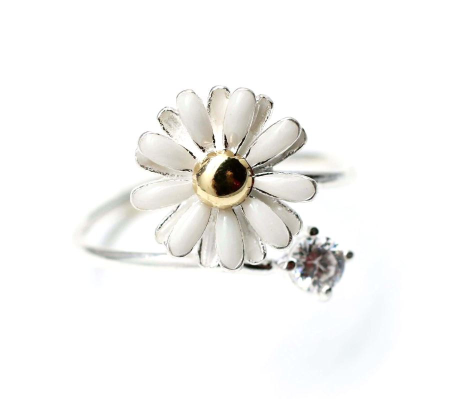 White Daisy Flower With Crystal- Adjustable Ring on Luulla