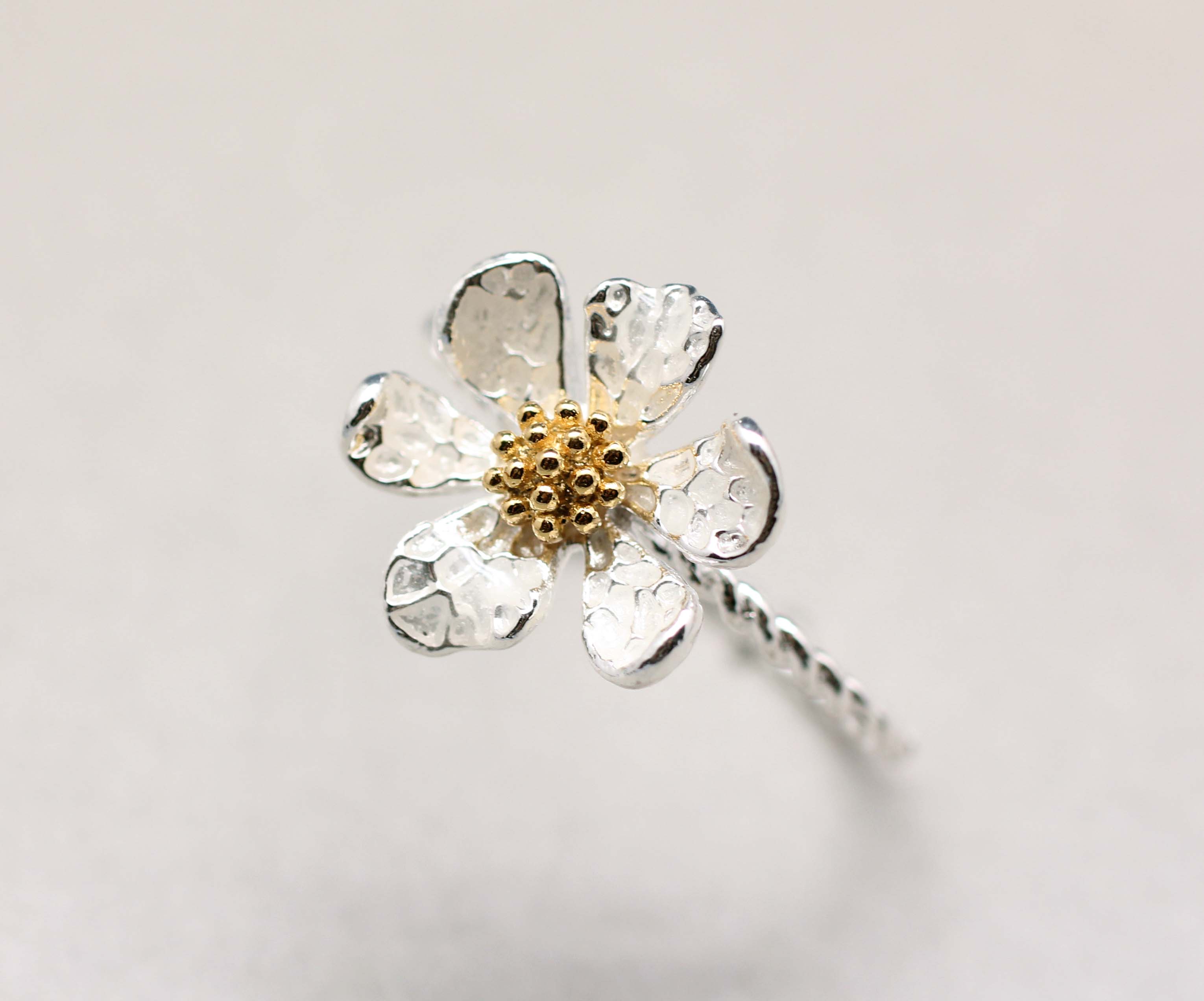 Danity White Daisy Flower Ring on Luulla